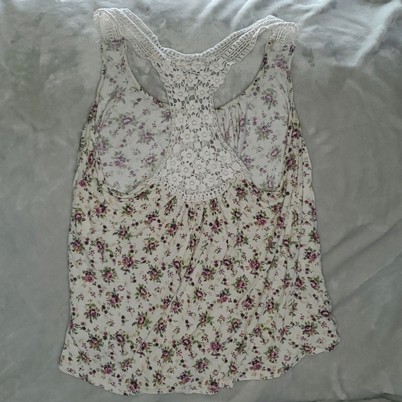 Beautiful Floral Tank Top - Picture 3 of 3